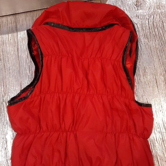 Red BB Dakota Puffer Vest with Faux Fur lining - Picture 5 of 7